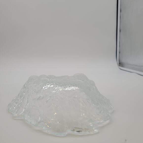Vintage Intricately Textured Grapes and Leaves Designed Clear‎ Glass Dish - Picture 4 of 7